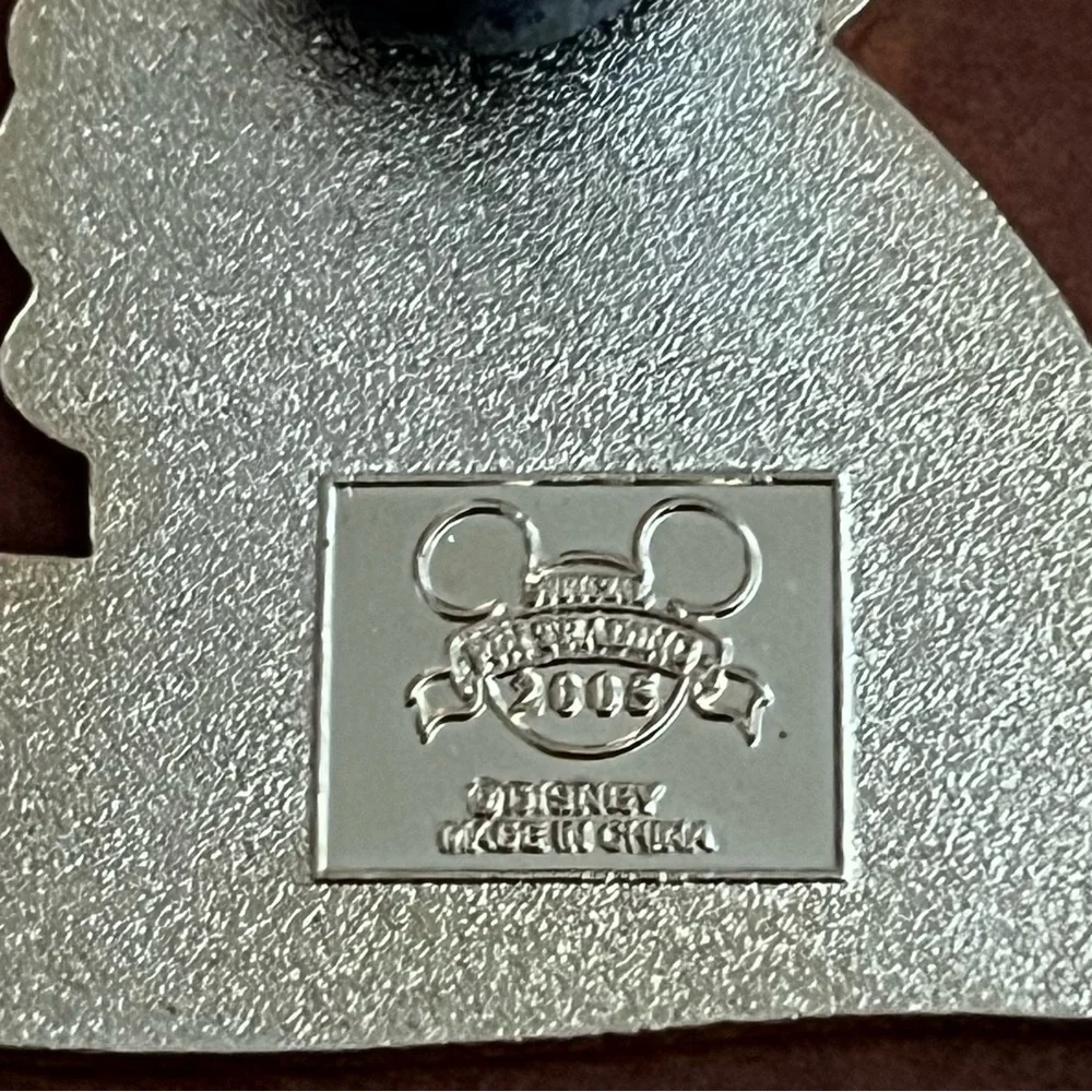 Disney Mickey Mouse Graduation Pin in Blue Gown with Yellow Tassel - Picture 3 of 5